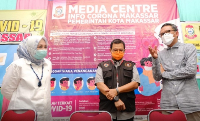 Gubernur Sulsel Nurdin Abdullah saat berkunjung di Media Center Gugus Tugas Penanganan Covid-19 Kota Makassar.