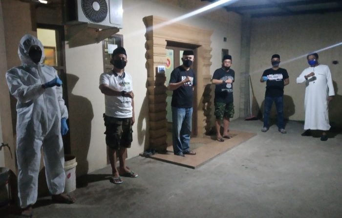 Cegah Corona, INI-IPPAT Takalar dan YGBI Lakukan Penyemprotan Disinfektan