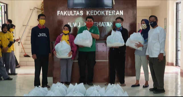 FKIK UIN Alauddin Bagikan Paket Sembako