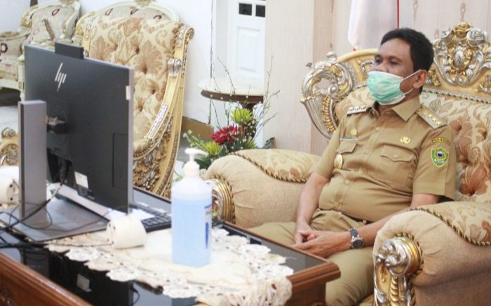 Melalui Video Conference, Suardi Saleh Semangati Warganya yang Positif Corona