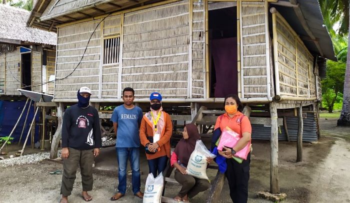 Dinsos Selayar Salurkan Bantuan untuk Warga Terdampak Covid-19