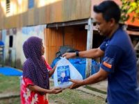 Sehari Menjelang Idul Fitri, H Irwan Bagikan Paket Sembako di Pangkep dan Maros