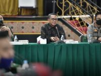 Nurdin Abdullah saat rapat koordinasi persiapan Sulsel menuju new normal, di Posko Covid-19, Balai Manunggal.