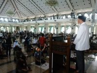 Nurdin Abdullah Bersyukur Bisa Salat Jumat Perdana dengan Protokol Kesehatan yang Ketat