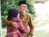 Nurdin Abdullah bersama Isterinya, Lies F Nurdin. (Ist)