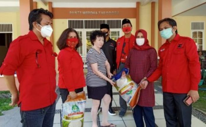 Fraksi PDI Perjuangan DPRD Makassar Kunjungi Panti Jompo