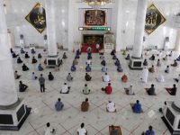 Shalat Jumat Pertama, Masjid Agung Syekh Yusuf Terapkan Protokol Kesehatan