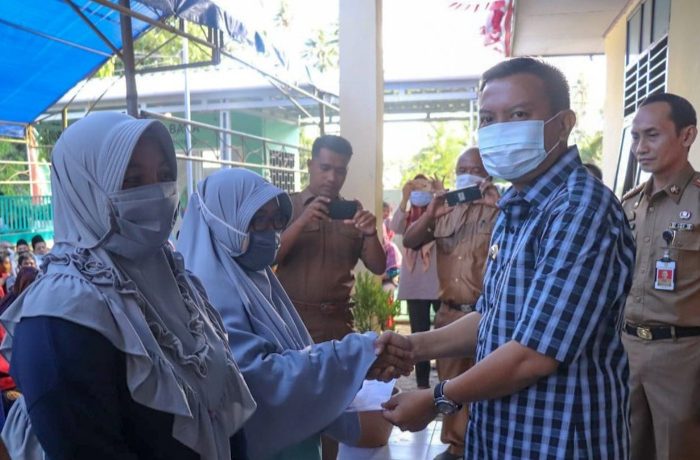 Bupati Selayar Salurkan Bantuan Dana Stimulus untuk Pelaku Usaha