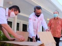 Terharu, Dokter Bambang Meneteskan Air Mata di Hadapan Gubernur Sulsel