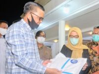 Gubernur Serahkan Rapid Test Untuk Pemeriksaan 4.000 Dosen Unhas