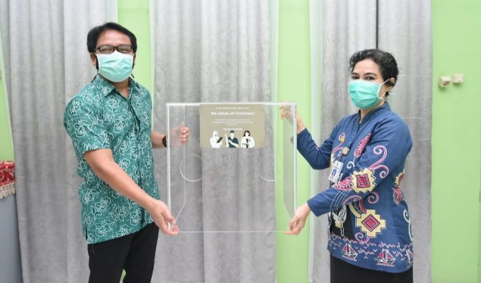 PKK Gowa-Little Juin Serahkan 31 Kotak Aerosol untuk Tenaga Medis
