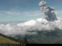 Gunung Merapi erupsi pada Minggu (21/6) pagi