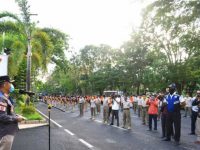 Pj Wali Kota Makassar Prof Yusran Lepas 3.000 Personil Penyemprotan Disinfektan Massal.