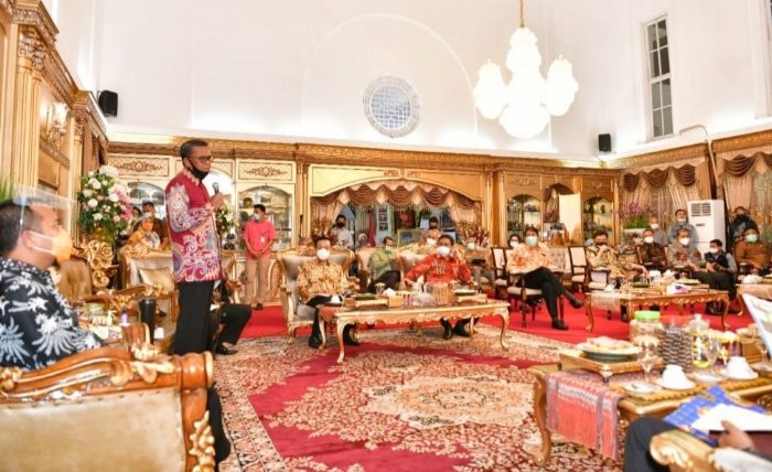 Tekan Covid-19, Gubernur Sulsel Rapat Bersama Bupati dan Wali Kota