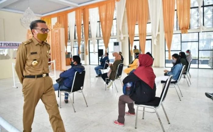 Nurdin Abdullah Pantau Rapid Test Gratis Hari Pertama