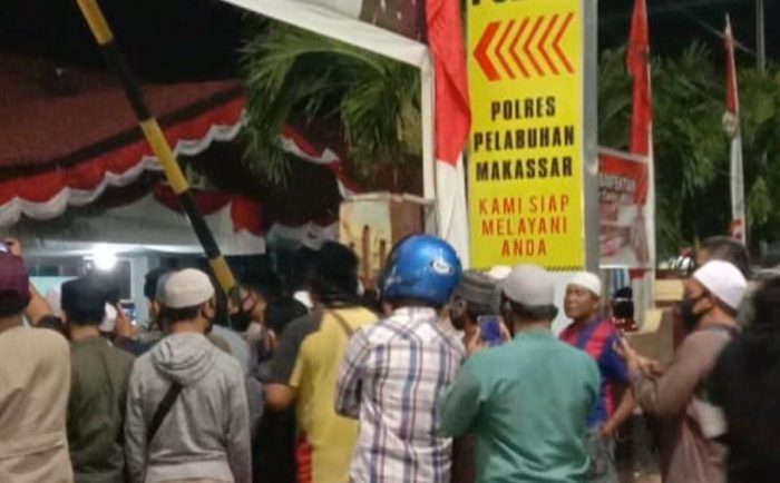 FPI Makassar Desak Polisi Jerat Wanita yang Viral Lempar Alquran