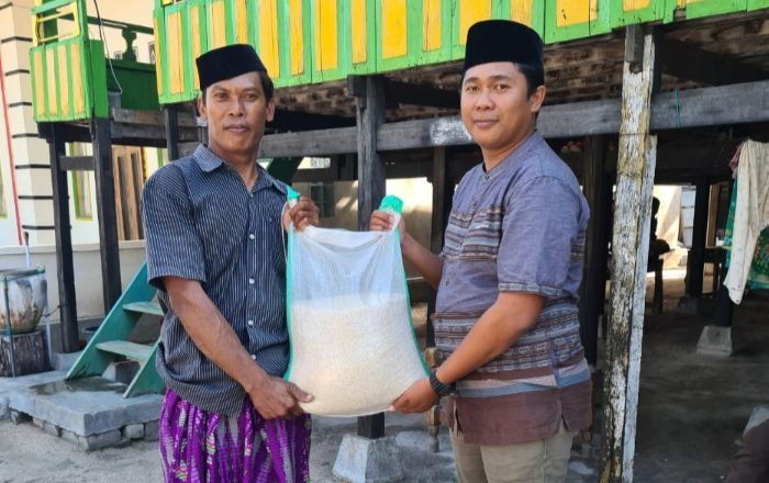 286 KPM di Desa Sabalana Pangkep Terima Bantuan Sembako