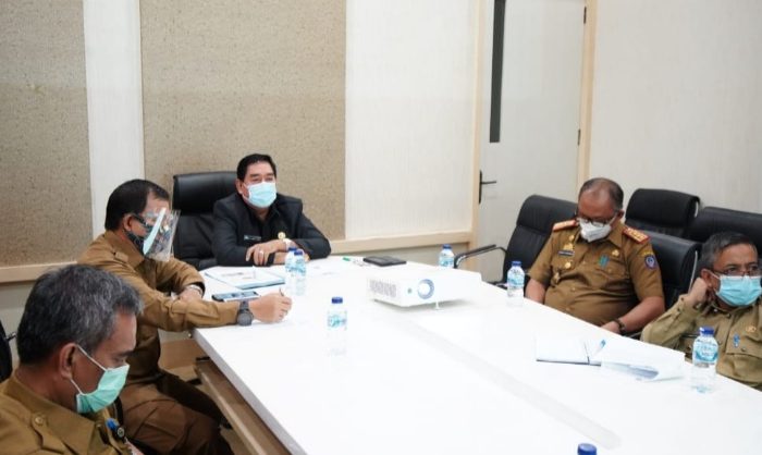 Rapat Persiapan Evaluasi Anugerah Parahita Ekapraya (APE) Tahun 2020, di Ruang Kerja Sekprov Sulsel, Senin, (20/7/2020).