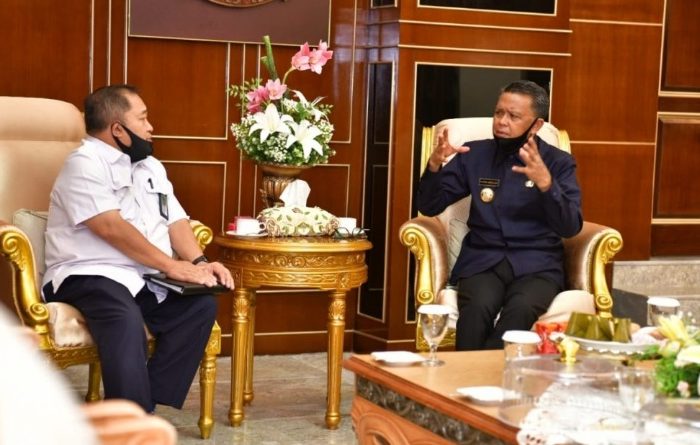 Gubernur Sulsel Nurdin Abdullah, menerima Kepala Balai Prasarana Pemukiman Wilayah Sulsel, Ahmad Asiri.