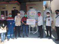 Pertamina MOR VII kembali menyerahkan bantuan wastafel portable kepada Kecamatan Soreng, Kota Parepare.