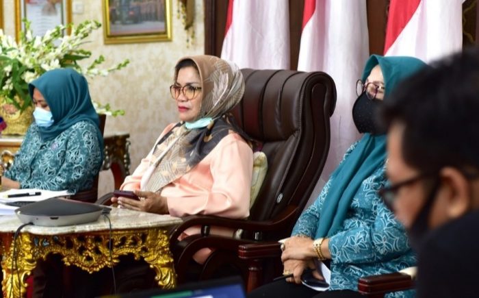 Webinar Keamanan Pangan Daging Kurban di Era Pandemi Covid-19 bersama pengurus PKK Se-Sulsel yang digelar di Rumah Jabatan Gubernur Sulsel