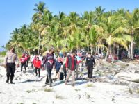 Gubernur Sulsel dan Pj Wali Kota Makassar Bawa Bantuan ke Pulau Terluar