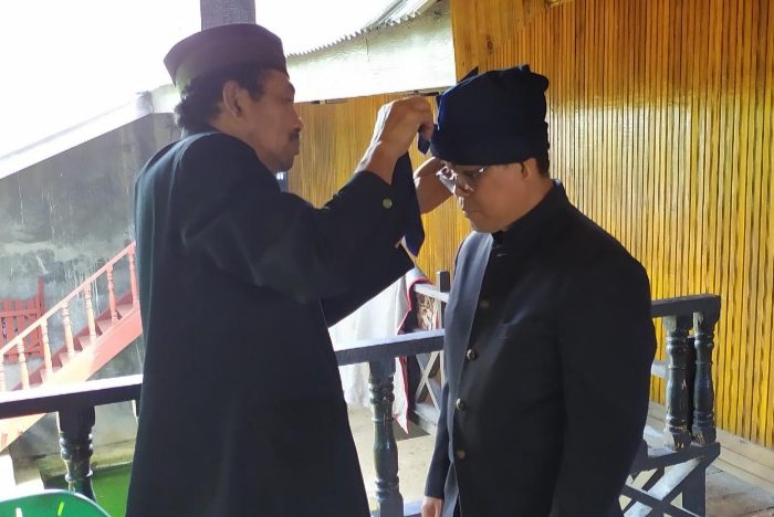 Temui Ammatoa, Edy Manaf Kenakan Jas Khusus dari Kahar Muslim