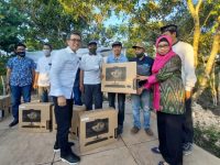 Galakkan Literasi, Arum Spink Serahkan Bantuan 20 Unit Komputer untuk Perpustakaan Desa