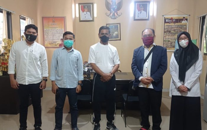 Rombongan HMI Cabang Gowa Raya saat menemui Kepala Dinas Pendidikan Kabupaten Gowa.