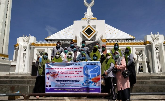 Peringati Hari Farmasi Sedunia, IAI Gowa Bagikan Masker Gratis untuk Masyarakat