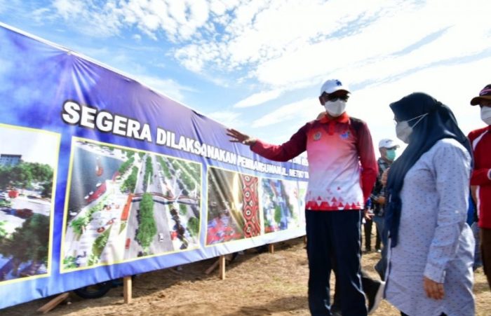 Gubernur Sulsel, Nurdin Abdullah pada acara pematokan lahan Pelebaran Jalan Metro Tanjung Bunga, Minggu (13/9/2020). Foto: Humas Pemprov Sulsel