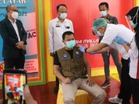 Basli Ali Jadi Orang Pertama Disuntik Vaksin Covid-19 di Selayar