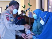 Gubernur Sulsel Bagikan Seribu Bibit Mangrove di Takalar
