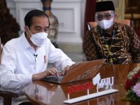 Presiden Jokowi melaporkan SPT Tahunan melalui aplikasi daring e-filling, di Istana Merdeka, Jakarta, Rabu (03/03/2021).