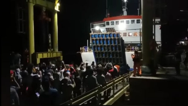 KM Bontoharu Akhirnya Sandar di Pelabuhan Pamatata