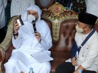 Syekh Muhammad Jaber Beri Hadiah untuk Ilham Azikin