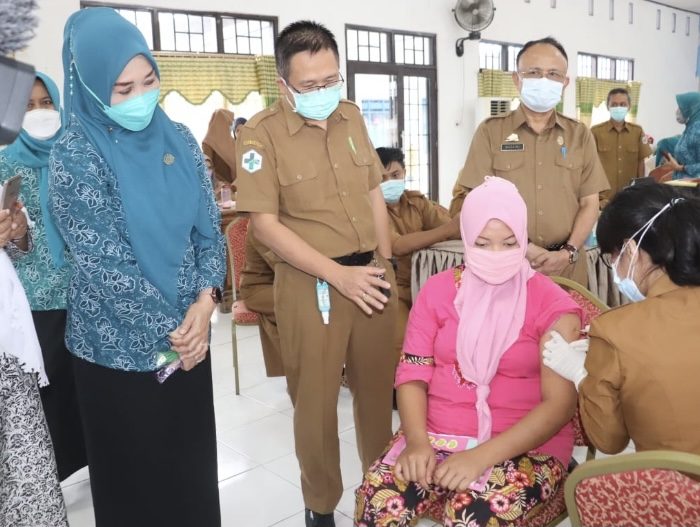 Dwiyanti Musrifah Basli Pantau Langsung Pelaksanaan Vaksinisasi Bagi Ibu Hamil di Selayar