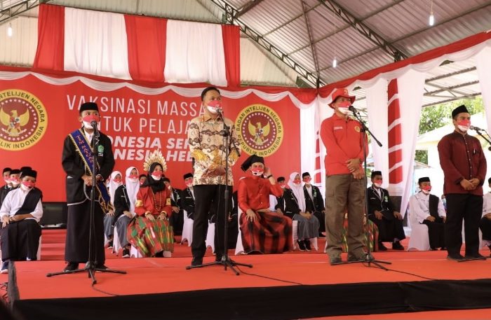 Vaksinasi pelajar yang digelar bersama Badan Intelijen Negara (BIN) dan Pemerintah Kabupaten Bantaeng