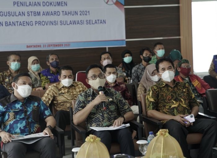 Bupati Bantaeng, DR Ilham Azikin memaparkan capaian Sanitasi Total Berbasis Masyarakat (STBM) dalam setahun terakhir.