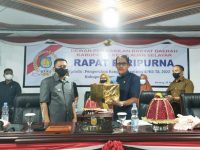 Serahkan Ranperda APBD 2022, Basli Ali: Suara Warga Net Juga Perlu Perhatian