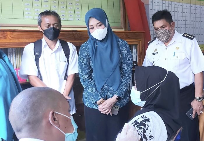 Ketua TP PKK Selayar Pantau Pelaksanaan Kebut Vaksinasi Covid-19