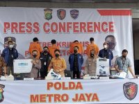 Polisi Tangkap Sindikat Pemalsu dan Pengguna Kartu Vaksin Illegal