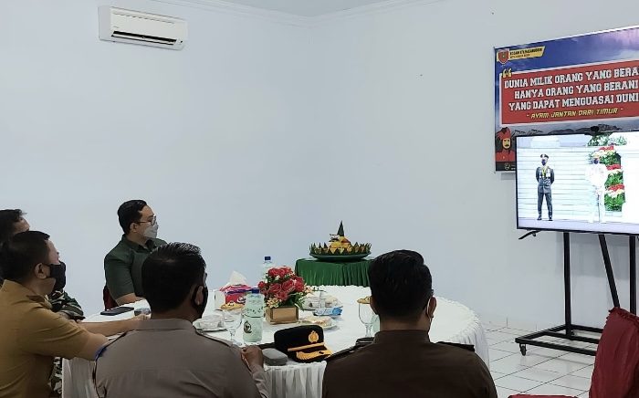 Bupati Kepulauan Selayar H. Muh. Basli Ali mengikuti upacara Hari Ulang Tahun ke-76 Tentara Nasional Indonesia (TNI) secara virtual