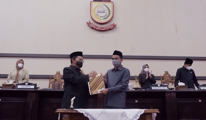 Wali Kota - DPRD Makassar Tandatangani Nota Kesepakatan KUA dan PPAS APBD Perubahan 2021