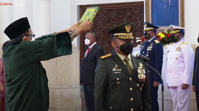 Letjen Dudung Resmi Dilantik Jadi KSAD Gantikan Jenderal Andika Perkasa