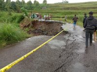 Ruas Batas Gowa-Tondong di Sinjai Tidak Dapat Dilalui Akibat Longsor, Plt Gubernur PUTR Segera Turun Selesaikan