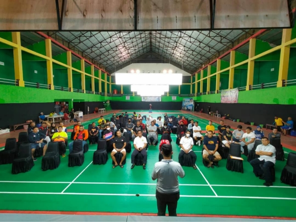 Pererat Soliditas Pengurus PBSI Sulsel Lewat Mabar Badminton