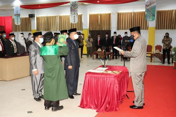 Resmi, Bupati Lantik Drs Mesdiyono Sebagai Sekda Selayar