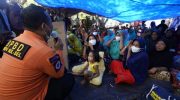 Warga Pulau Bonerate Selayar Terharu Atas Kunjungan Plt Gubernur yang Tinjau Wilayah Terdampak Gempa