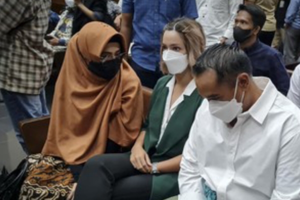 Tok, Nia Ramadhani dan Ardi Bakrie Divonis 1 Tahun Penjara